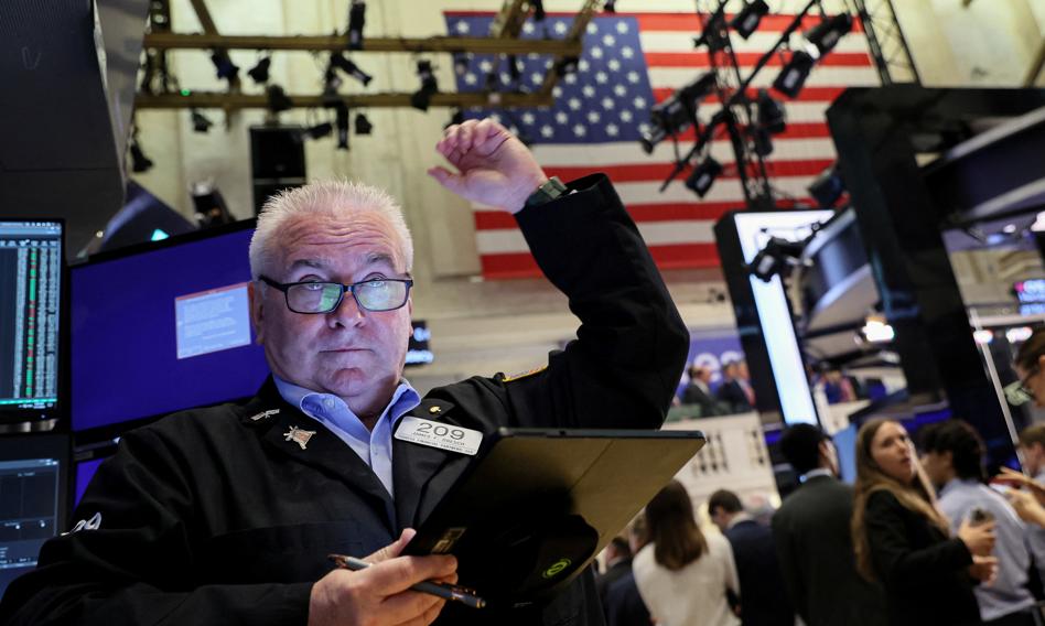 Trump grozi, Wall Street spada. Obligacje na przekór drożejącej ropie