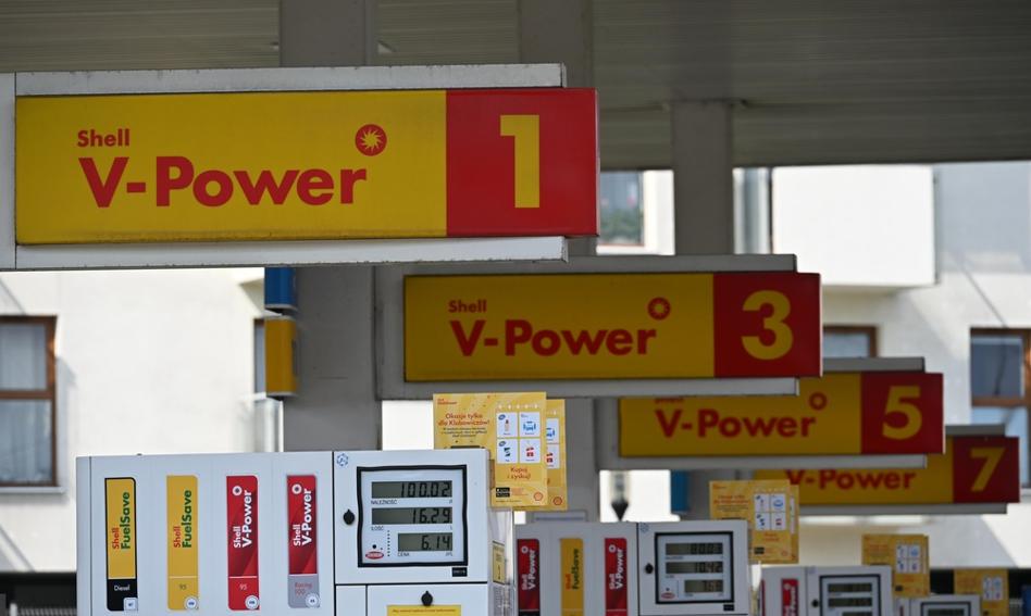 Paliwo za mniej niż 6 złotych na majówkę? Rząd szykuje przedłużenie programu obniżek