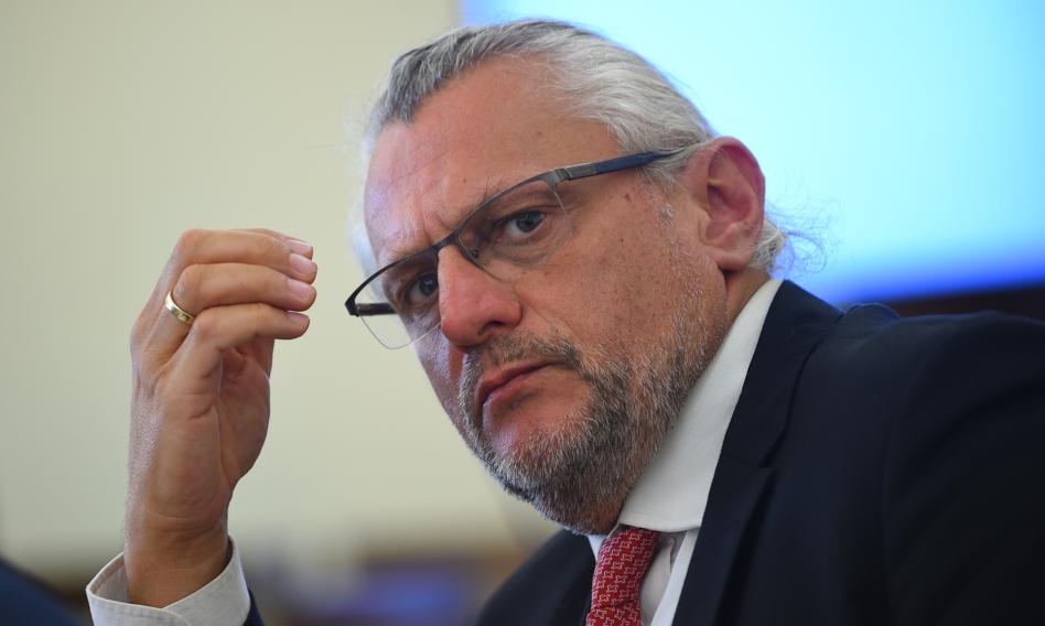 Afera w szpitalu. Tomasz Lenz wyrzucony z partii. Znamy kulisy decyzji ws. zabiegu bez kolejki