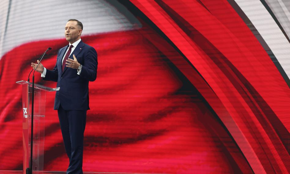 Nawrocki w Radrużu: Nie zgadzamy się na czerwono-czarną flagę UPA w Polsce
