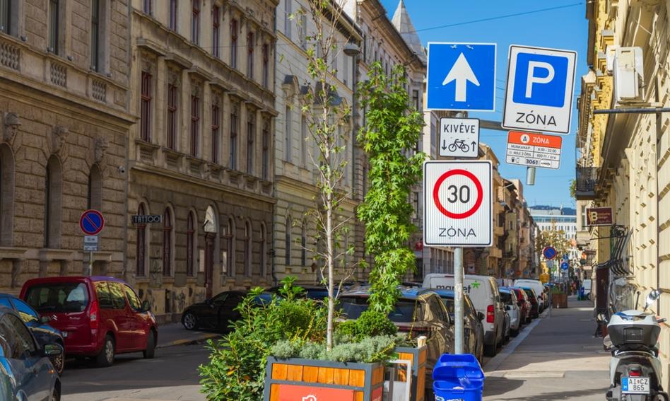 Budapeszt likwiduje parkomaty. Za postój zapłacisz już tylko telefonem